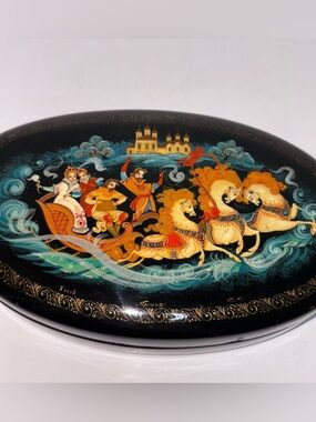 Russian Lacquer Box Hand Painted 3 Horses Sleigh Folk Art Signed CM 6”x3.5”